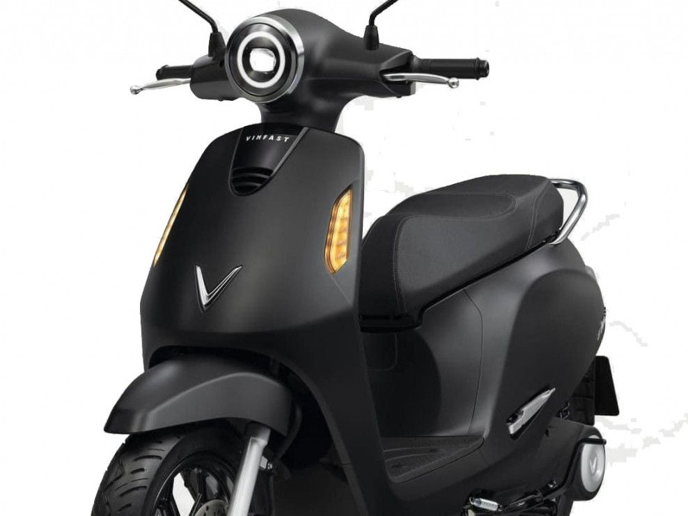 Exploring Da Nang's Culinary Scene by Electric Motorcycle: The Rise of Green Travel