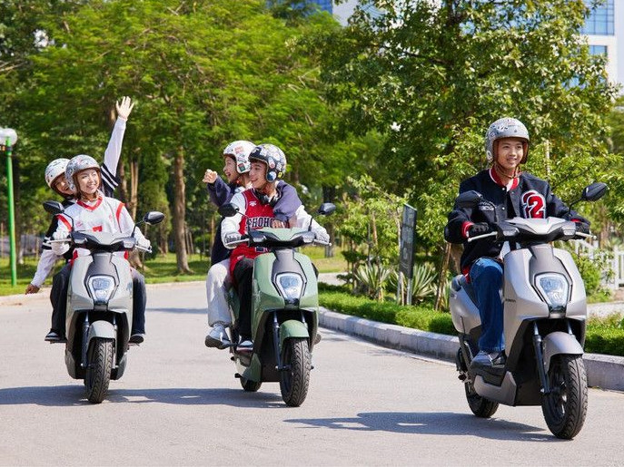 Da Nang's 24h Culinary Journey: Green Tourism Trends with Electric Motorbikes and Hotspots