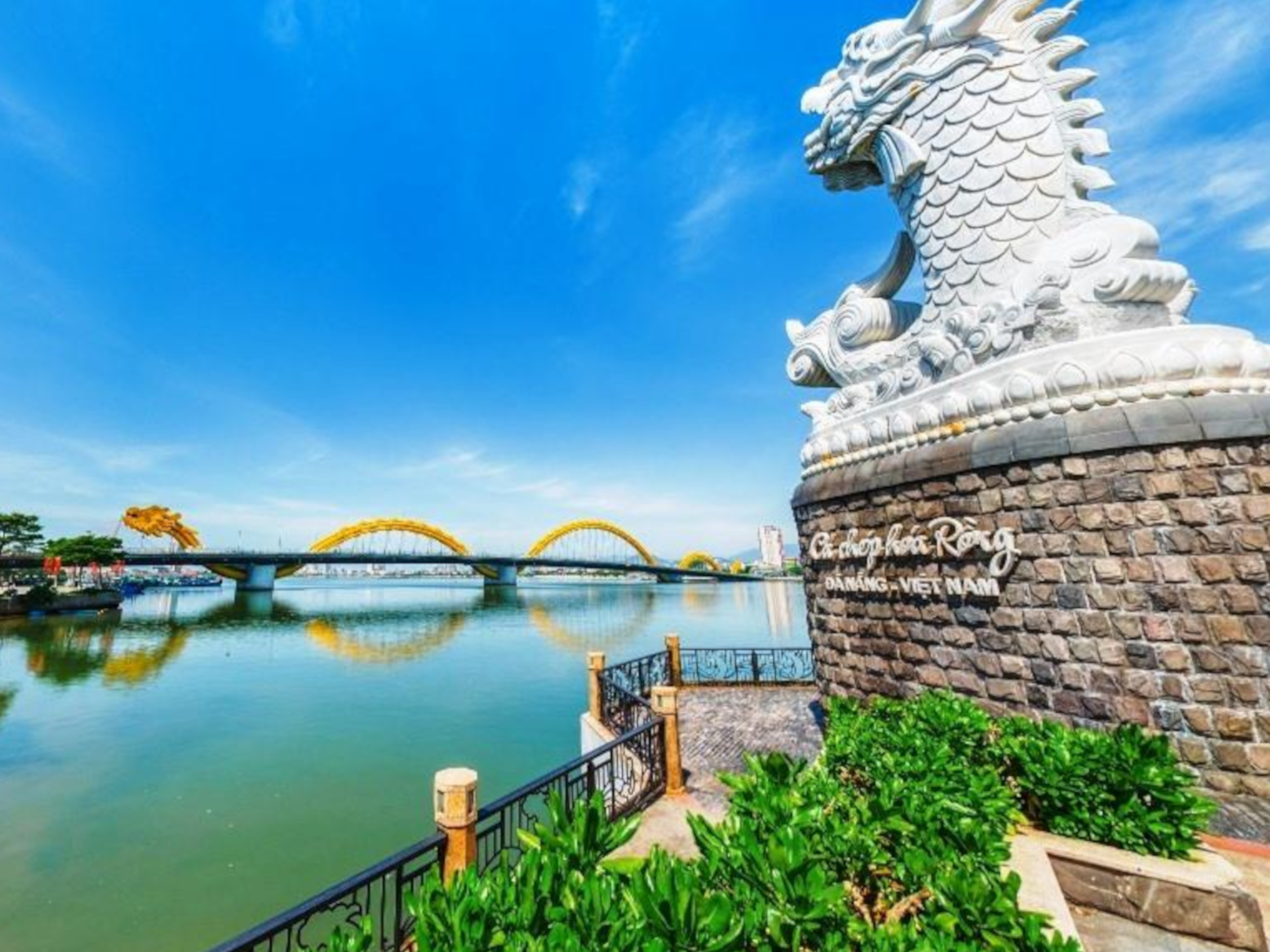 Synthesis of Electric Motorbike Rental Trends and Travel Experiences in Da Nang in the Last 24 Hours